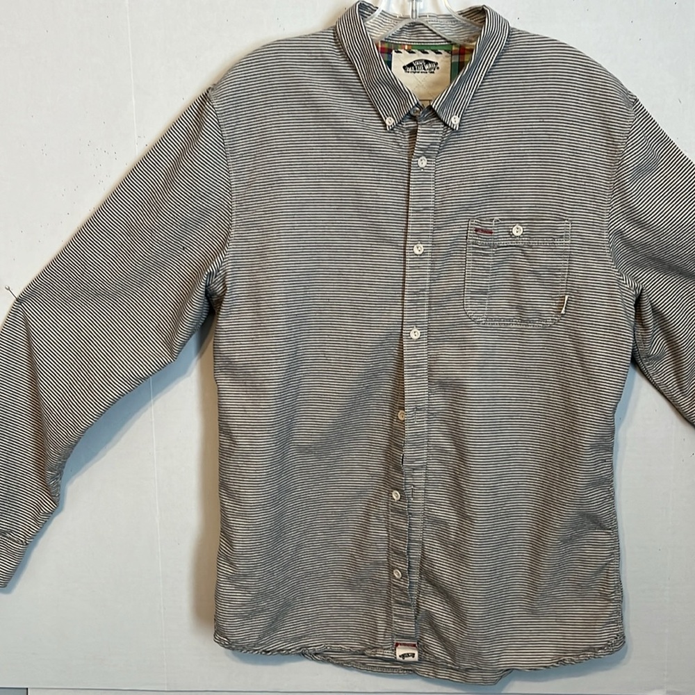 Van off the wall long sleeve large button down shirt 100% cotton pinstripes